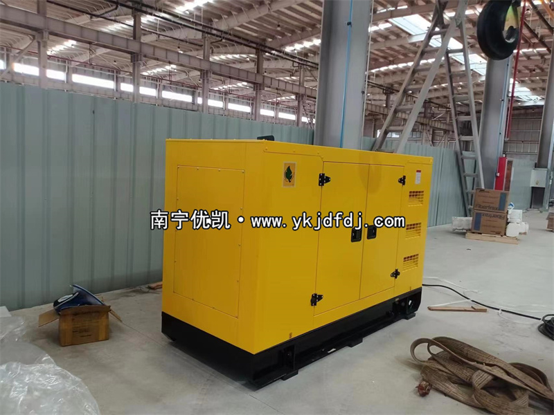 2023年12月19日，康明斯35kw靜音柴油發(fā)電機(jī)組到貨現(xiàn)場