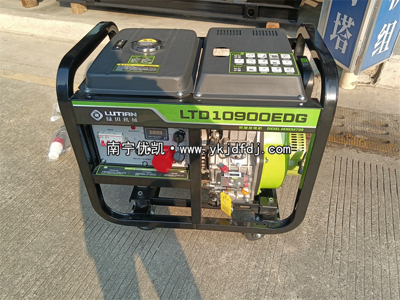 2025年1月20日，客戶到店自提并試機8KW柴油發(fā)電機組