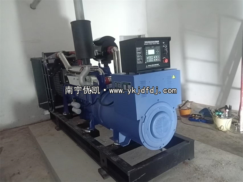 2025年10月30日，防城港項(xiàng)目300kw柴油發(fā)電機(jī)組安裝完成并試機(jī)