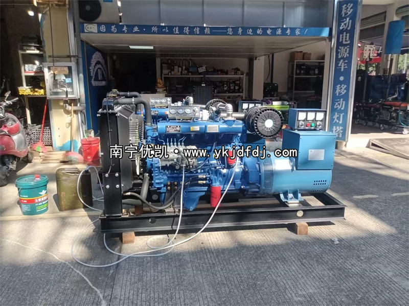 2025年11月18日，客戶到店自提兩臺(tái)80kw柴油發(fā)電機(jī)組并試機(jī)